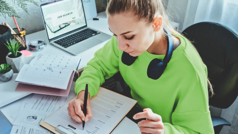 14 creative resume trends for 2025—from bold headers to TikTok resumes